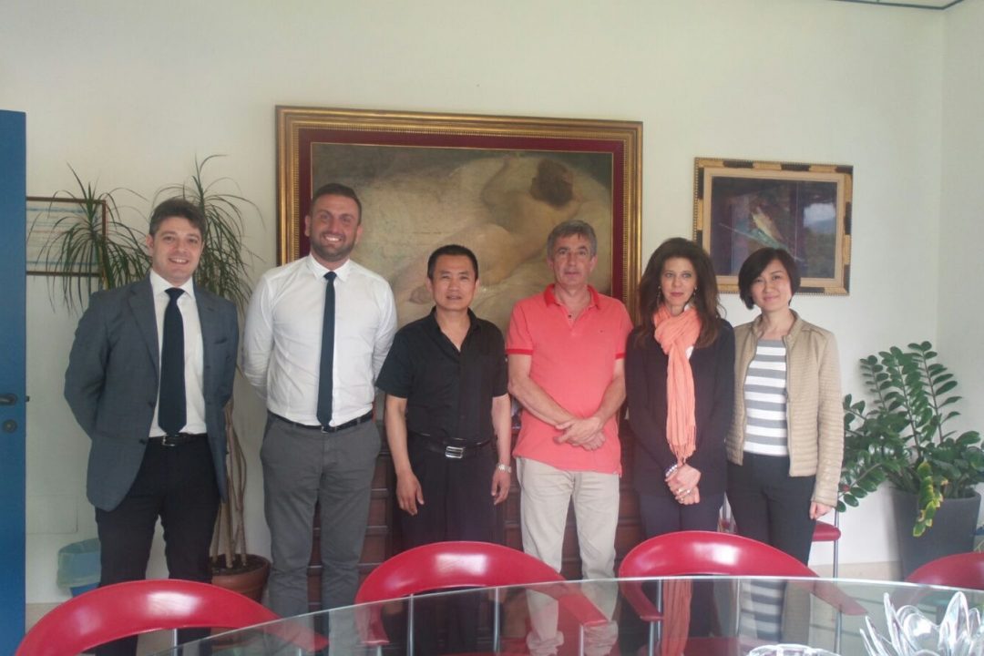 Delegazione cinese in visita ad ambiente