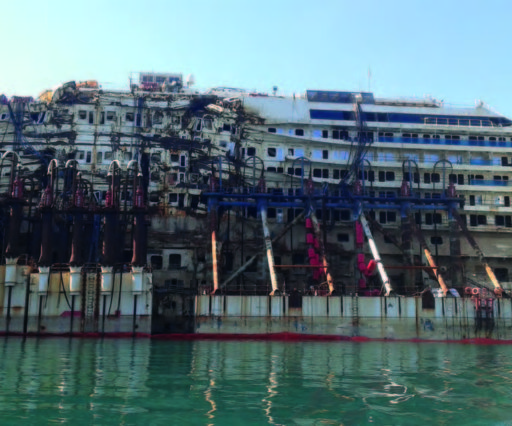Demolizione della nave Costa Concordia